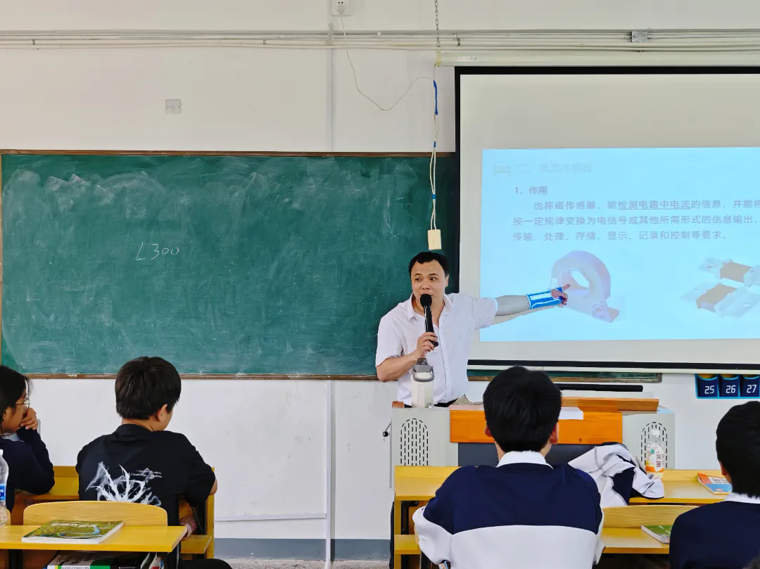 致敬传诚校园里,每一位闪闪发光的劳动者!